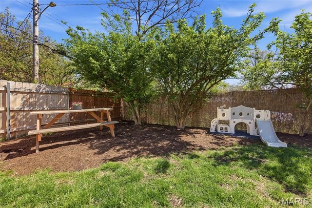 7049 Pershing Avenue, University City, MO 63130