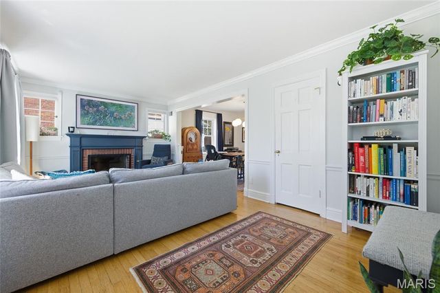 7049 Pershing Avenue, University City, MO 63130