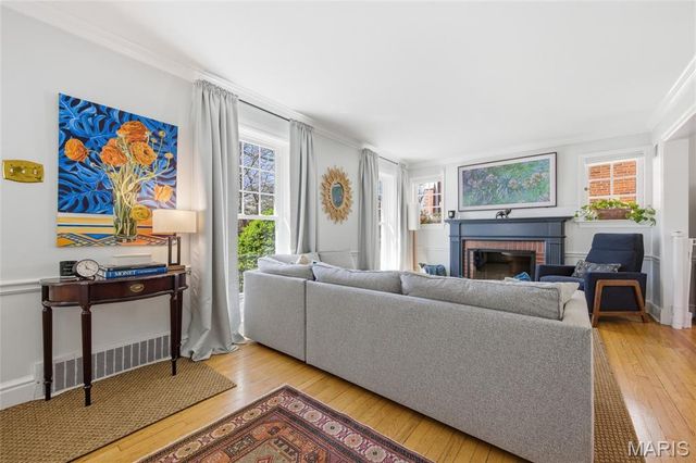 7049 Pershing Avenue, University City, MO 63130