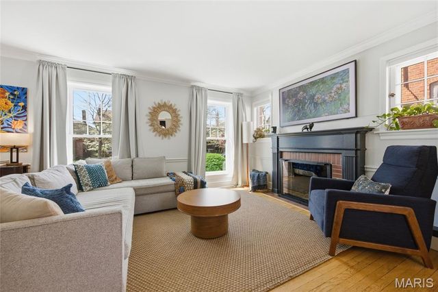 7049 Pershing Avenue, University City, MO 63130