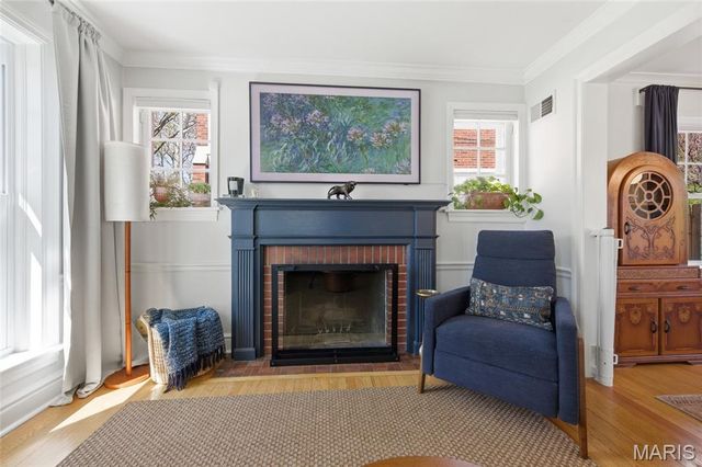 7049 Pershing Avenue, University City, MO 63130