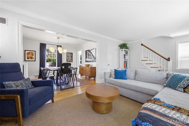 7049 Pershing Avenue, University City, MO 63130