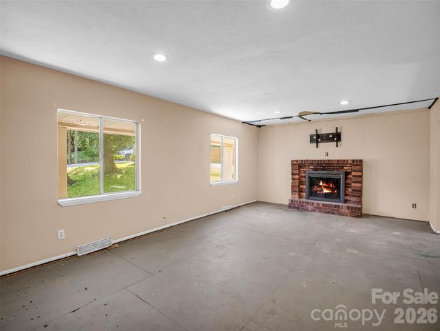 1317 Hyman Avenue, Hendersonville, NC 28792
