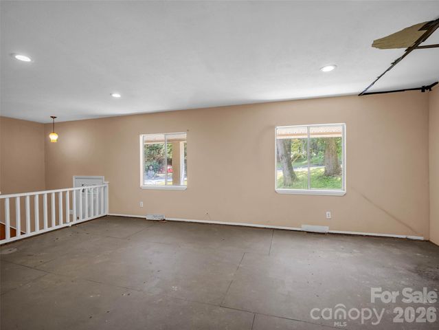 1317 Hyman Avenue, Hendersonville, NC 28792