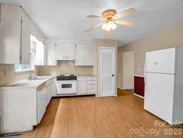 1317 Hyman Avenue, Hendersonville, NC 28792