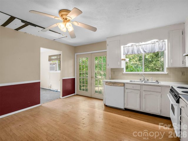 1317 Hyman Avenue, Hendersonville, NC 28792
