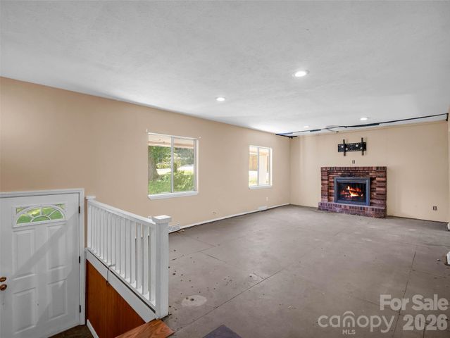 1317 Hyman Avenue, Hendersonville, NC 28792