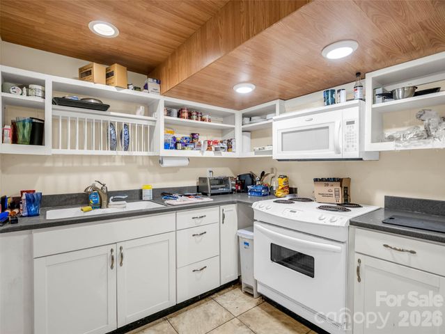 1317 Hyman Avenue, Hendersonville, NC 28792