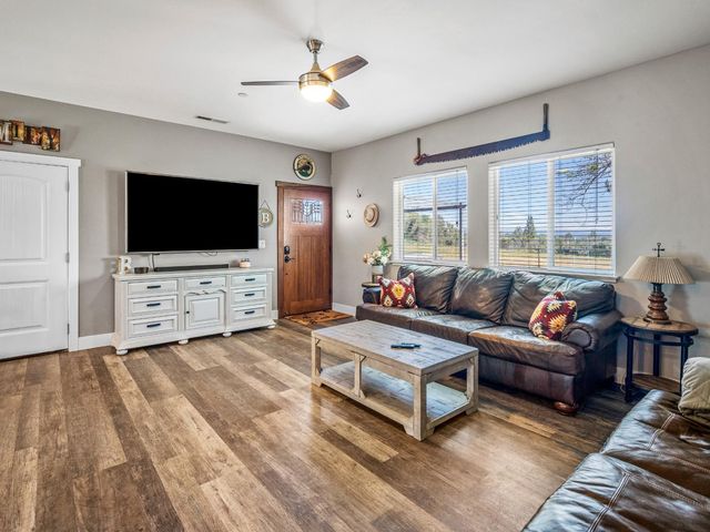 3924 Pine Cone Dr, Rescue, CA 95672
