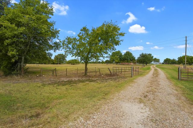 1454 County Road 4120, Bonham, TX 75418
