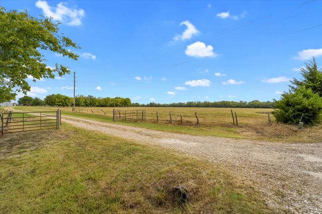 1454 County Road 4120, Bonham, TX 75418