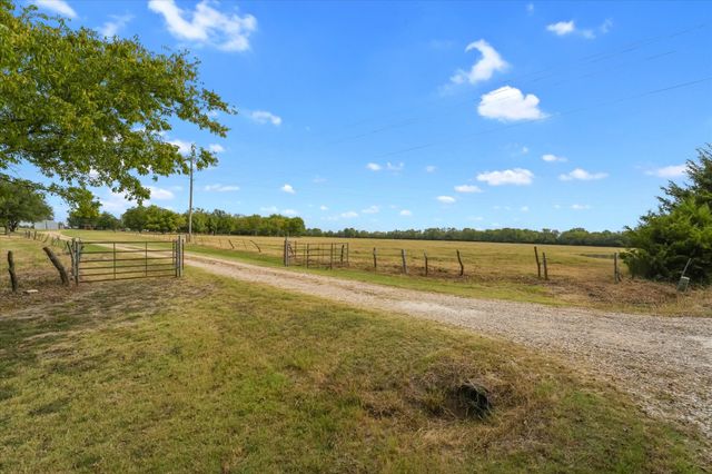 1454 County Road 4120, Bonham, TX 75418