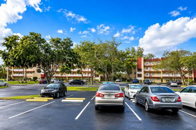 1050 Country Club Drive 303, Margate, FL 33063