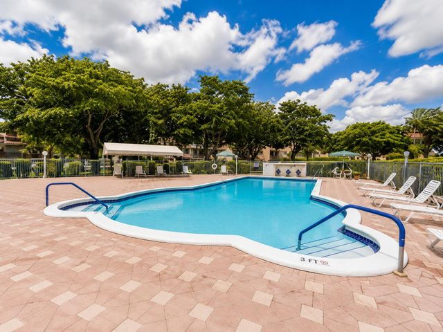 1050 Country Club Drive 303, Margate, FL 33063