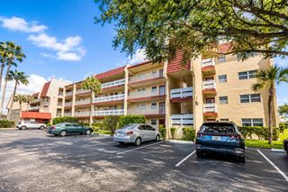 1050 Country Club Drive 303, Margate, FL 33063