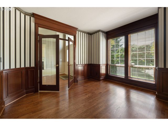 3658 Nw LORIANN Dr, Portland, OR 97229