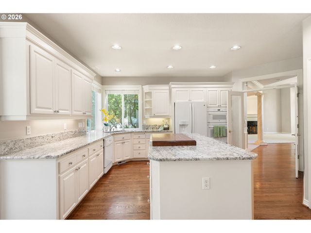 3658 Nw LORIANN Dr, Portland, OR 97229