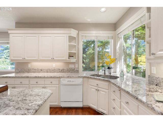 3658 Nw LORIANN Dr, Portland, OR 97229