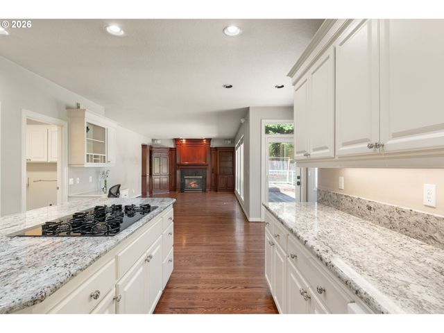3658 Nw LORIANN Dr, Portland, OR 97229