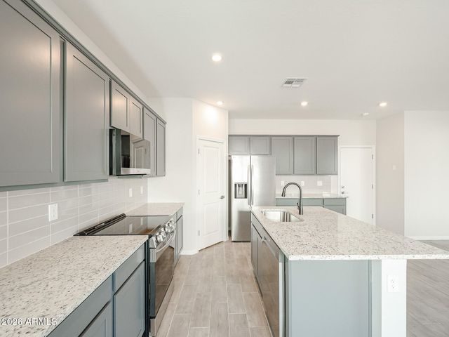 2730 E BOULDER Avenue, Apache Junction, AZ 85119