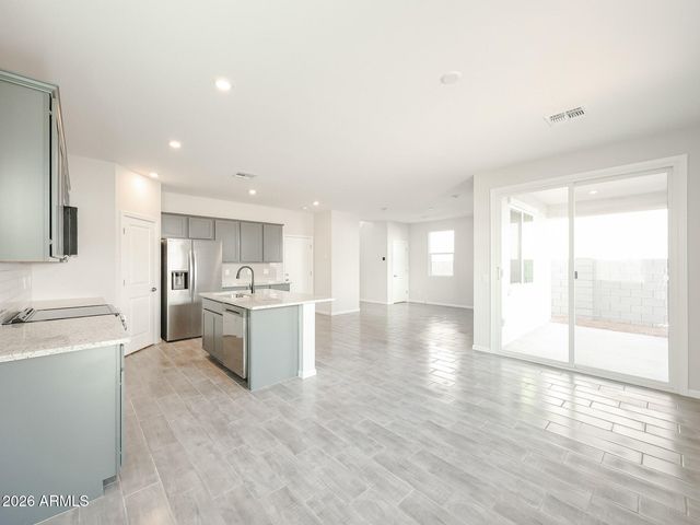 2730 E BOULDER Avenue, Apache Junction, AZ 85119