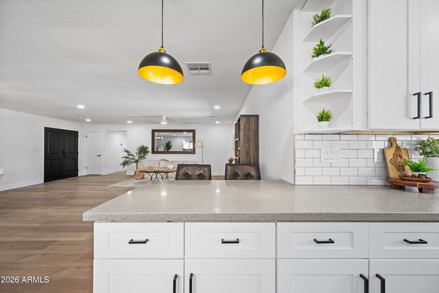 3934 W GLENAIRE Drive, Phoenix, AZ 85053