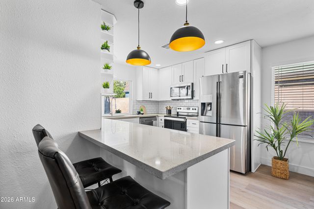3934 W GLENAIRE Drive, Phoenix, AZ 85053