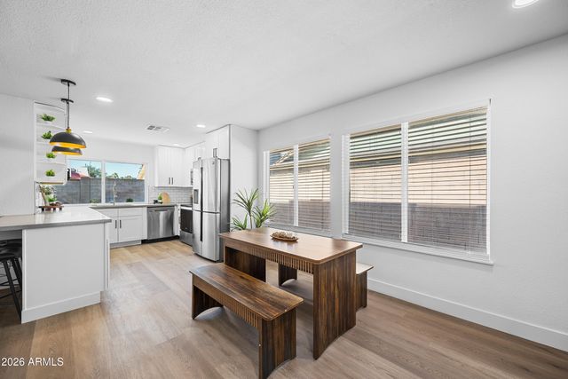 3934 W GLENAIRE Drive, Phoenix, AZ 85053