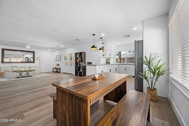 3934 W GLENAIRE Drive, Phoenix, AZ 85053