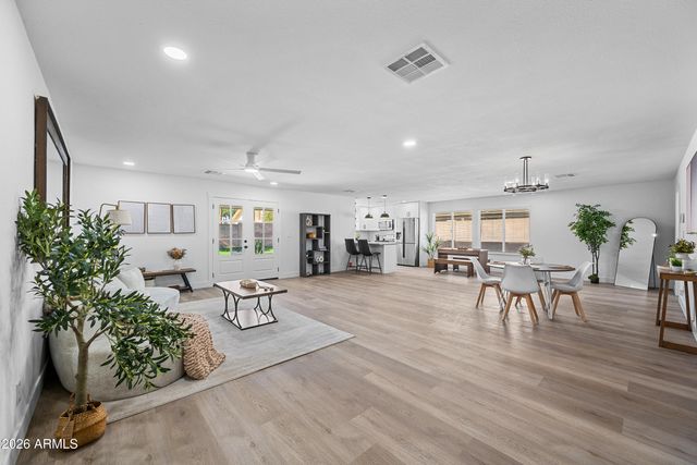 3934 W GLENAIRE Drive, Phoenix, AZ 85053