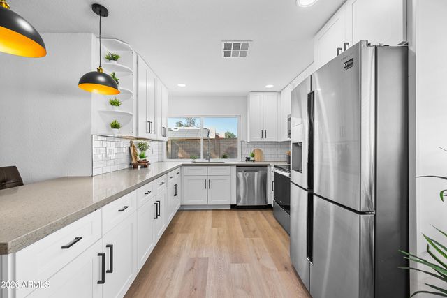 3934 W GLENAIRE Drive, Phoenix, AZ 85053