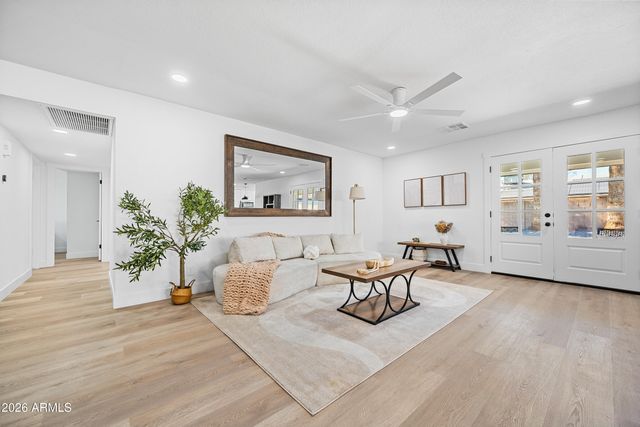 3934 W GLENAIRE Drive, Phoenix, AZ 85053