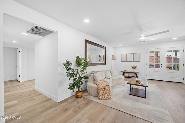 3934 W GLENAIRE Drive, Phoenix, AZ 85053