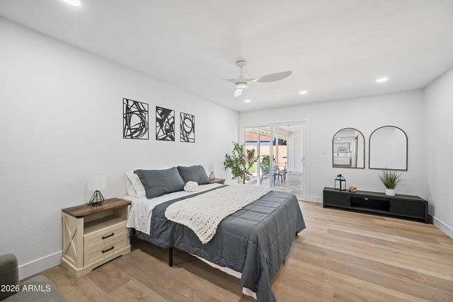 3934 W GLENAIRE Drive, Phoenix, AZ 85053