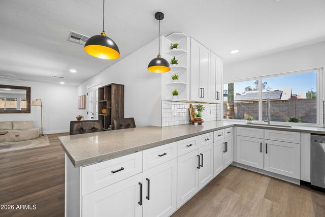 3934 W GLENAIRE Drive, Phoenix, AZ 85053