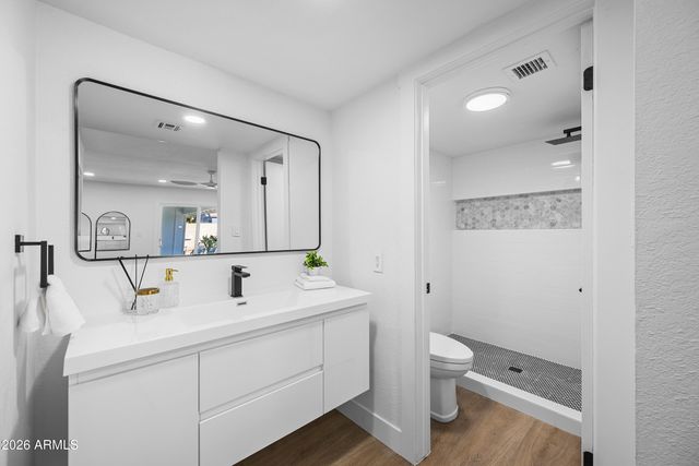 3934 W GLENAIRE Drive, Phoenix, AZ 85053