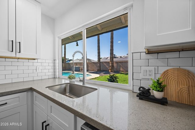 3934 W GLENAIRE Drive, Phoenix, AZ 85053