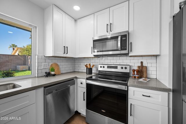 3934 W GLENAIRE Drive, Phoenix, AZ 85053