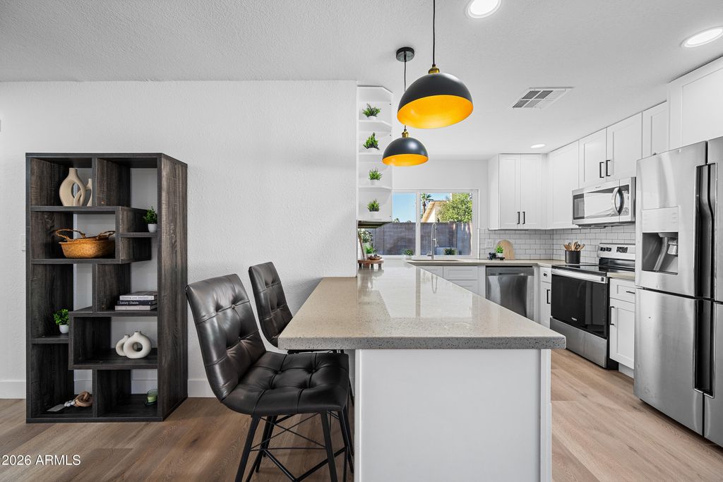 3934 W GLENAIRE Drive, Phoenix, AZ 85053