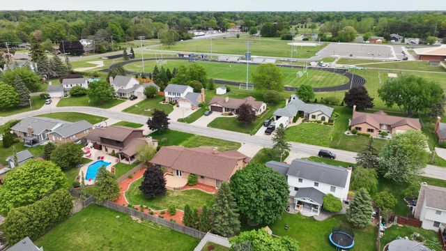 759 Pilgram Dr. E Drive, Saginaw, MI 48638