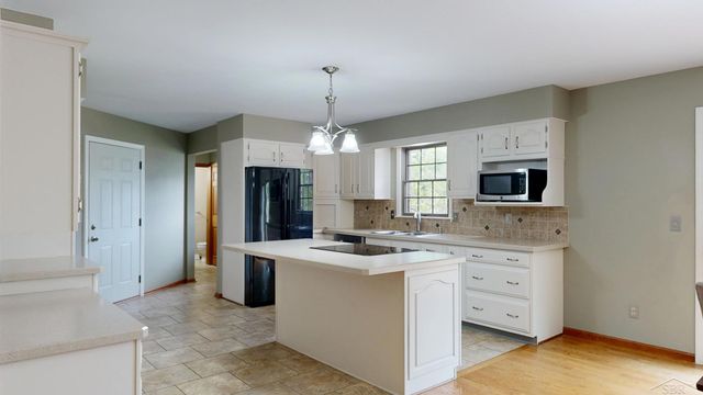 759 Pilgram Dr. E Drive, Saginaw, MI 48638