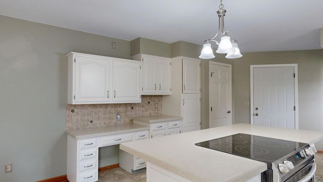 759 Pilgram Dr. E Drive, Saginaw, MI 48638