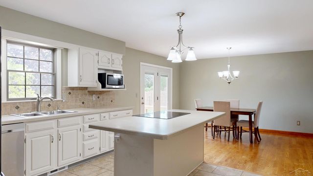 759 Pilgram Dr. E Drive, Saginaw, MI 48638