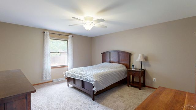 759 Pilgram Dr. E Drive, Saginaw, MI 48638