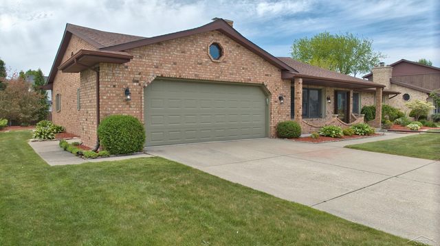 759 Pilgram Dr. E Drive, Saginaw, MI 48638