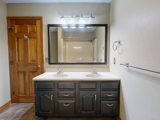 759 Pilgram Dr. E Drive, Saginaw, MI 48638
