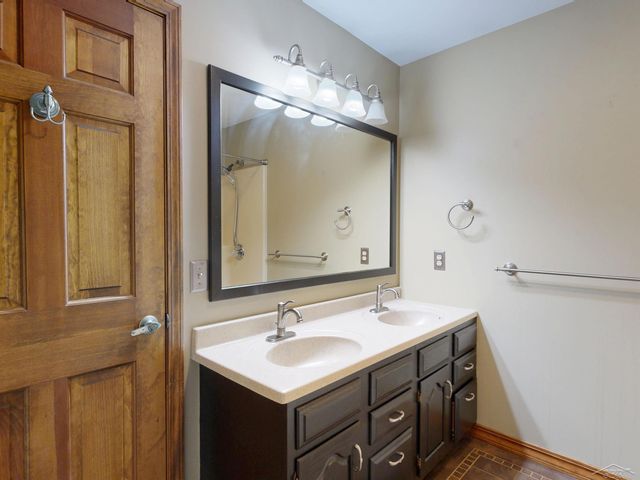 759 Pilgram Dr. E Drive, Saginaw, MI 48638