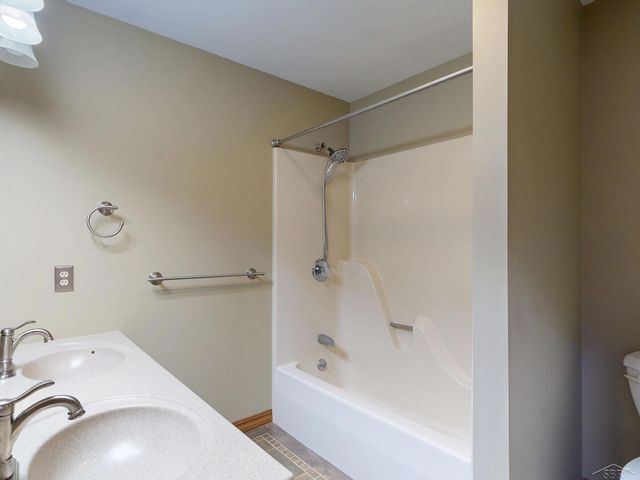 759 Pilgram Dr. E Drive, Saginaw, MI 48638