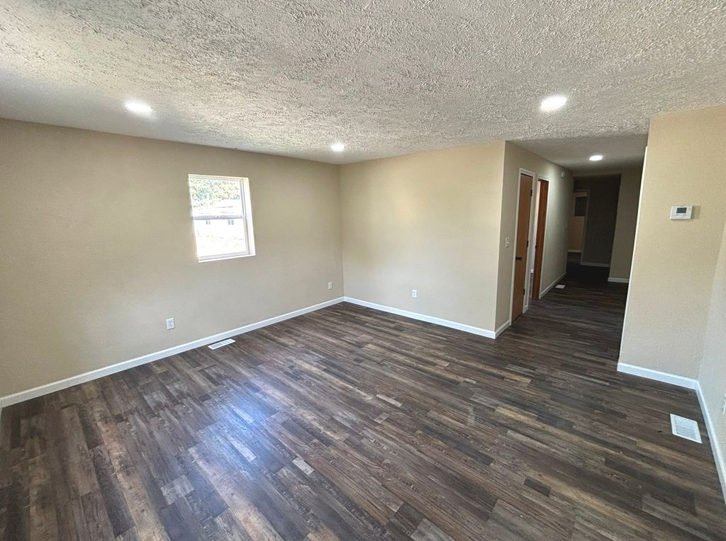 Image 2 of property listing at 1102 E Church Street, Salem, IL 62881