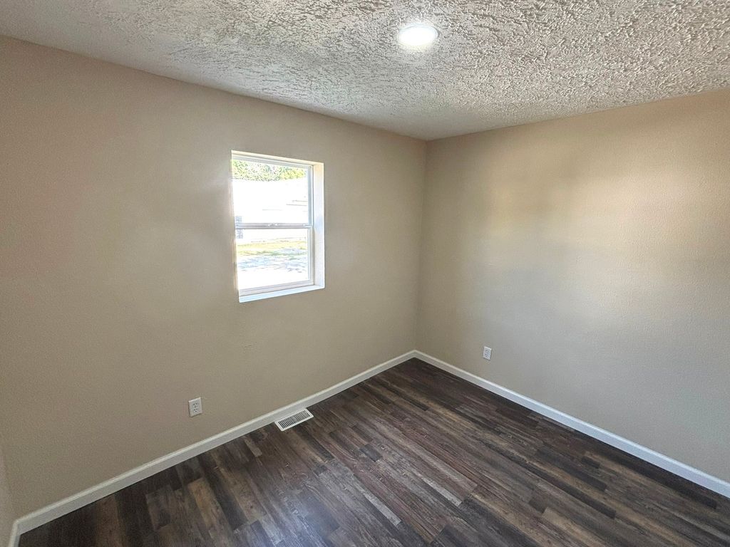 Image 9 of property listing at 1102 E Church Street, Salem, IL 62881